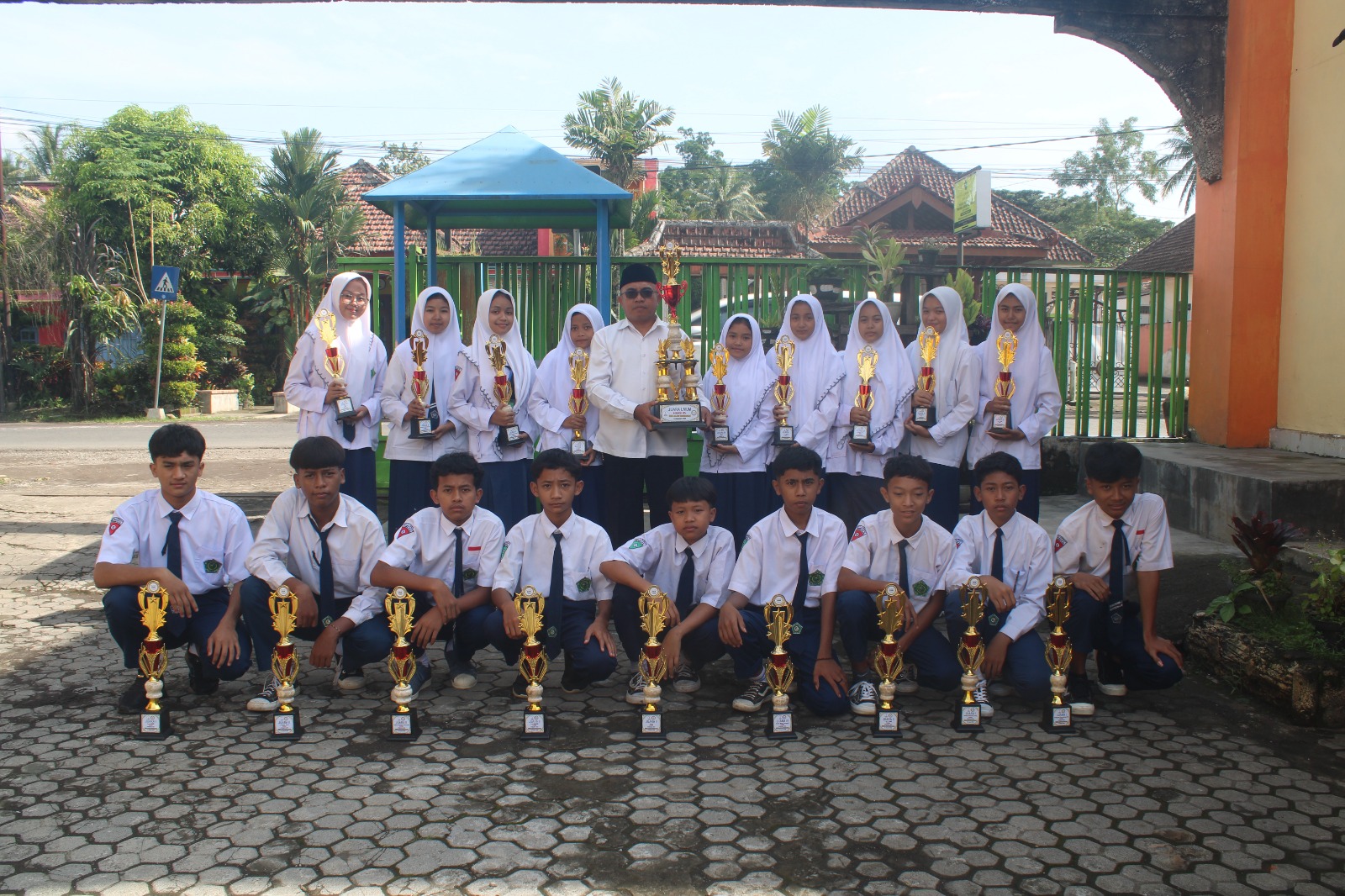 Siswa MTs Al Hikmah Raih Juara 1 Olimpiade Matematika Tingkat Provinsi